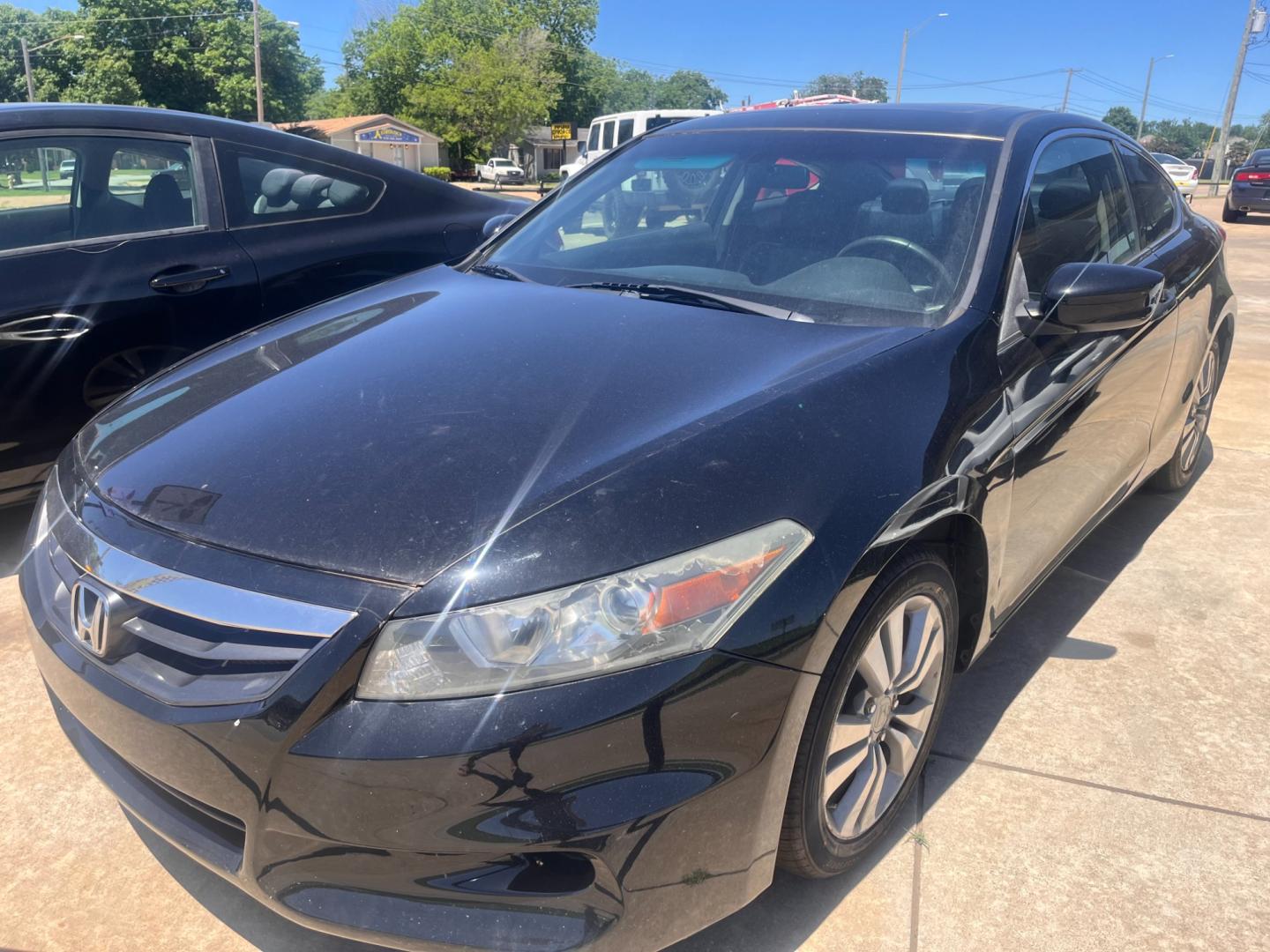 2011 BLACK HONDA ACCORD EX-L Coupe AT (1HGCS1B80BA) with an 2.4L L4 DOHC 16V engine, 6-Speed Automatic transmission, located at 8101 E. Skelly Dr., Tulsa, OK, 74129, (918) 592-3593, 36.121891, -95.888802 - Photo#0